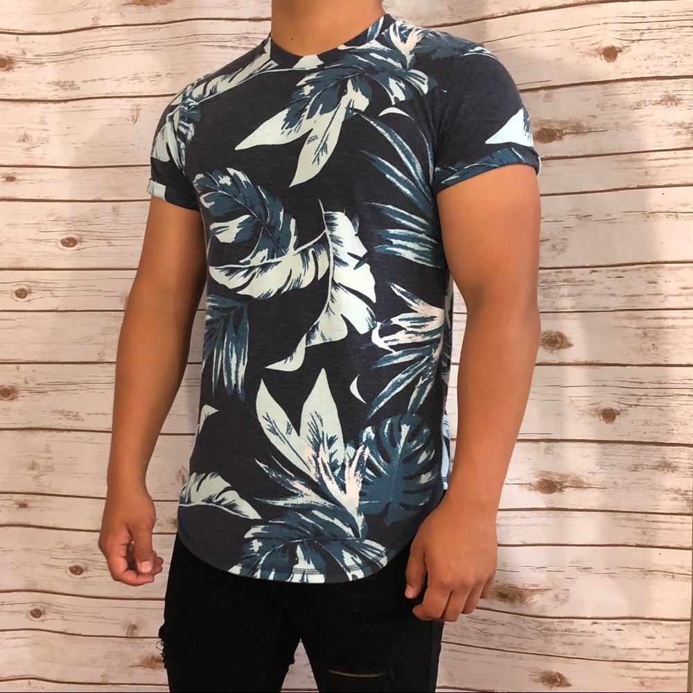 Hollister Curved Hem T-Shirt